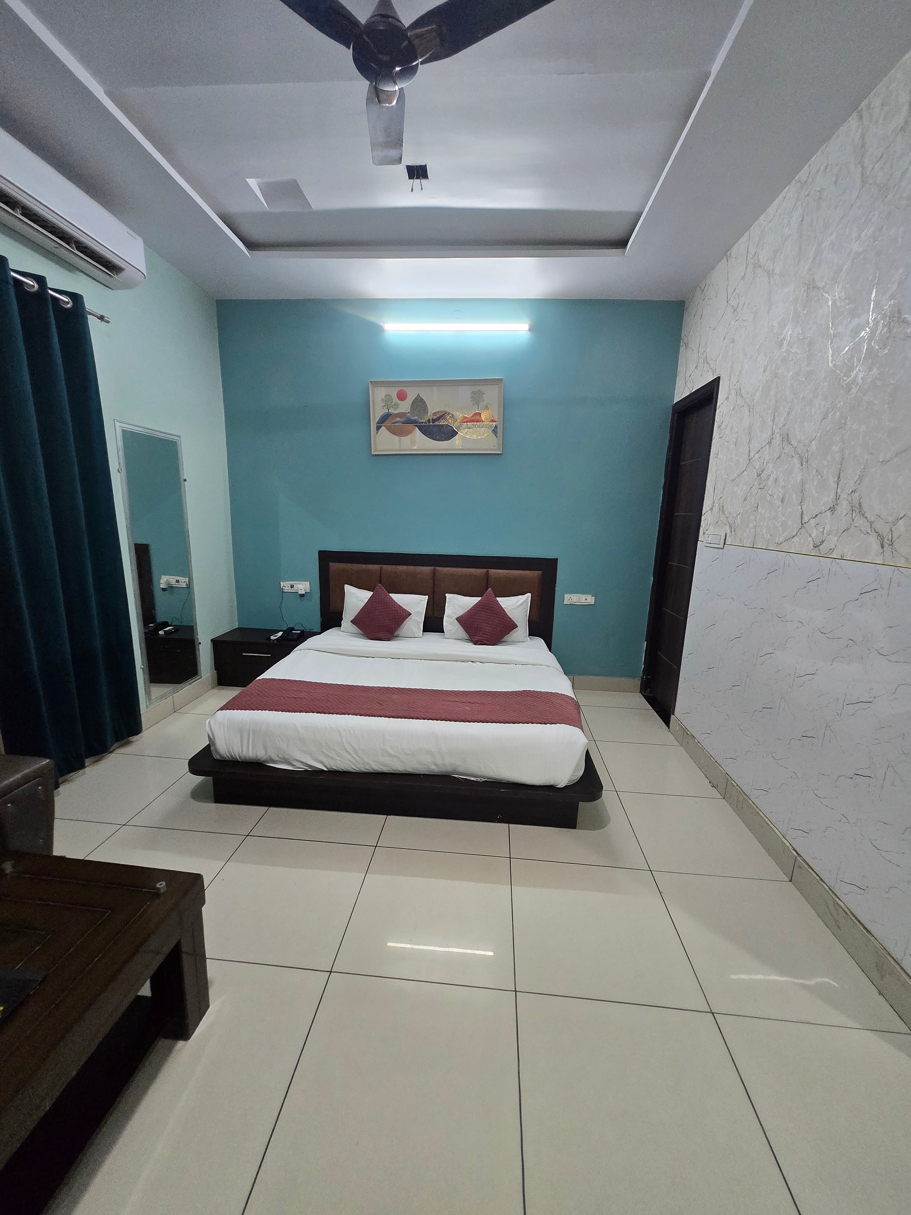 White Rose Resorts - Tap to explore photos