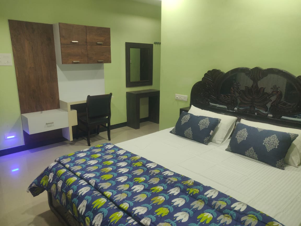 SREENILAYAM LUXURY HOME STAYS - Tap to explore photos