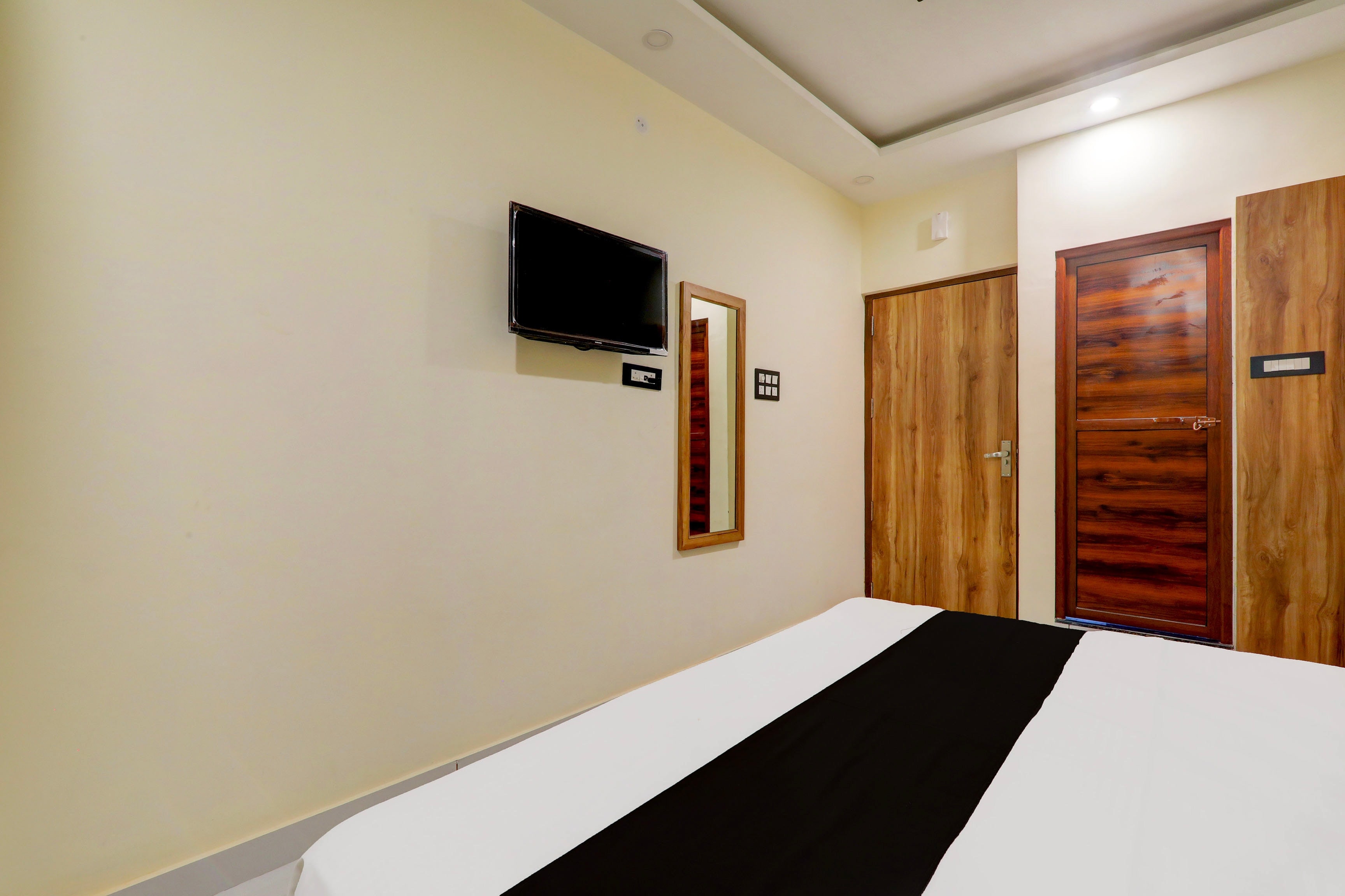 Super Hotel O Manyam Palace - Tap to explore photos