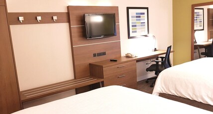 Holiday Inn Express & Suites Surrey Room Type - 2 Queen Standard