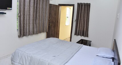 Aatithya Home stay Ujjain Room Type - Deluxe Room