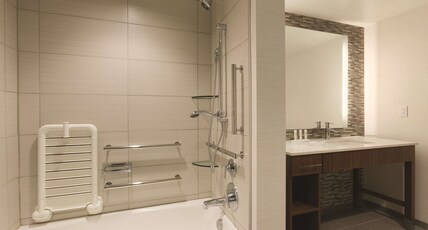 Homewood Suites by Hilton Pittsburgh Downtown Room Type - 1KG ACC TUB SUITE NONSMOK