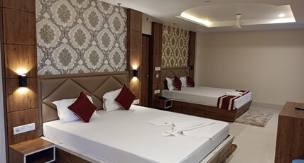Monalisa Inn Room Type - STANDARD AC 4 BEDDED ROOM