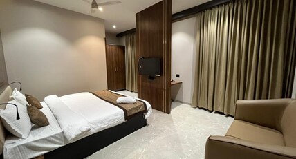 Hotel  Purnima Regency Dhule Room Type - Premium King Room AC