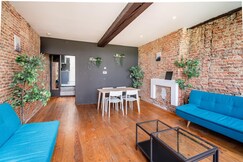 Riverfront Apartment for 9-Guests