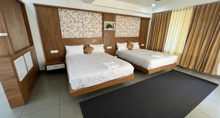 Honey Rock Room Type - Deluxe Room with Balcony (2 King Beds)