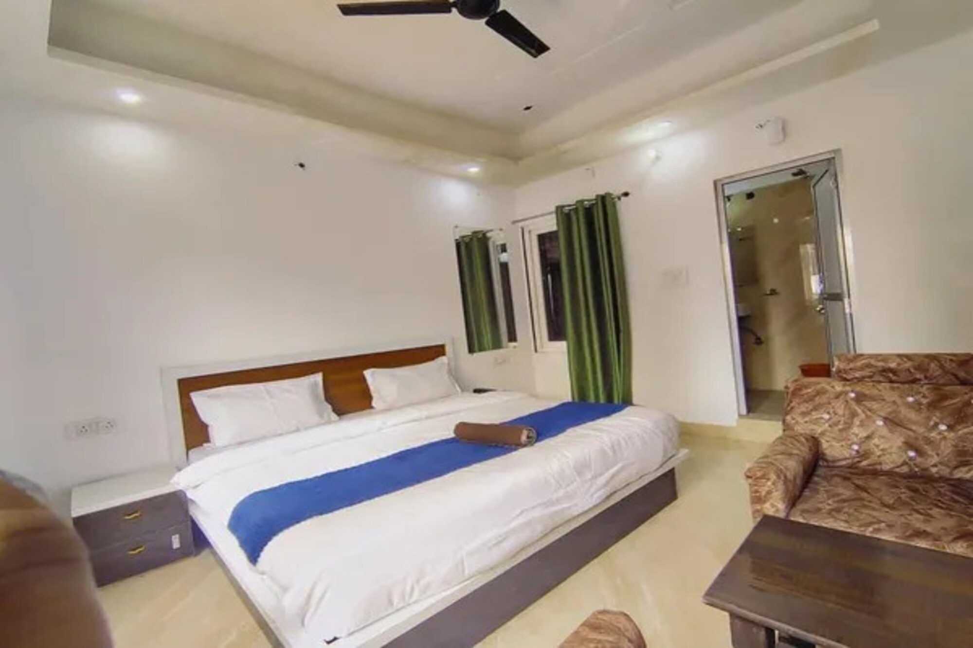 FabHotel Dev Ganga Retreat - Tap to explore photos