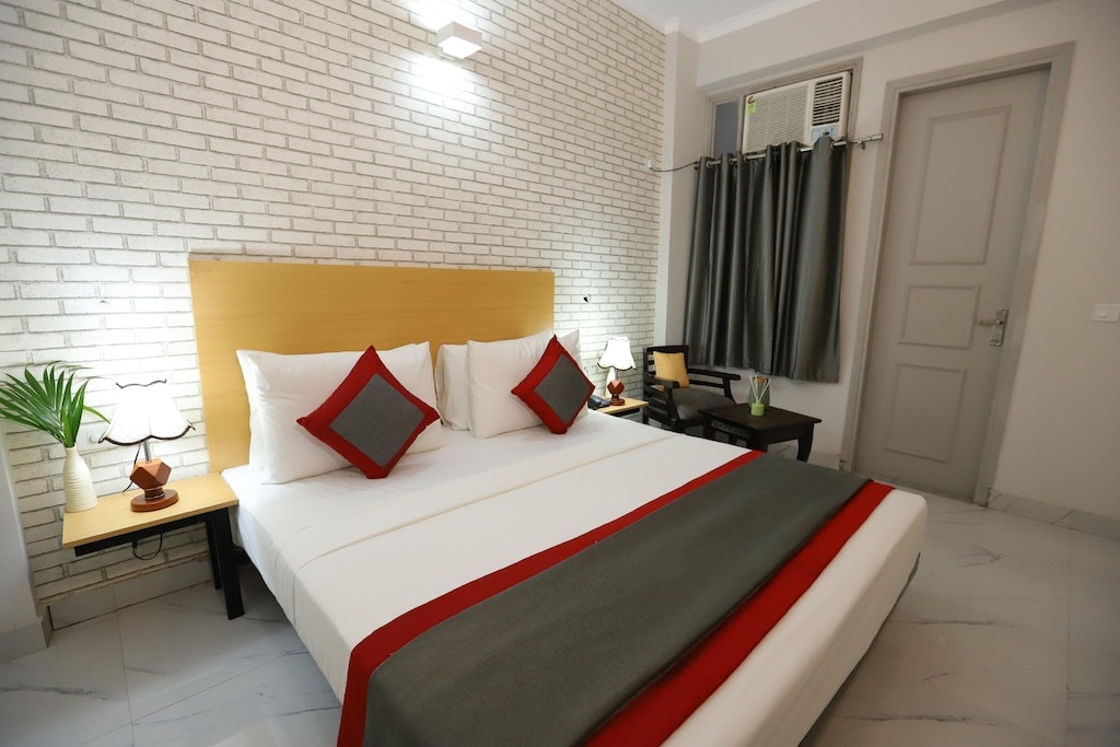 Hotel The Anvi Residency Sector 132 - Tap to explore photos