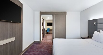 Crowne Plaza Corobici Room Type - 1 King Bed Premium