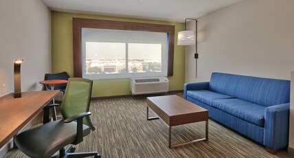 Holiday Inn Express & Suites Albuquerque East Room Type - 1 King Bed Suite