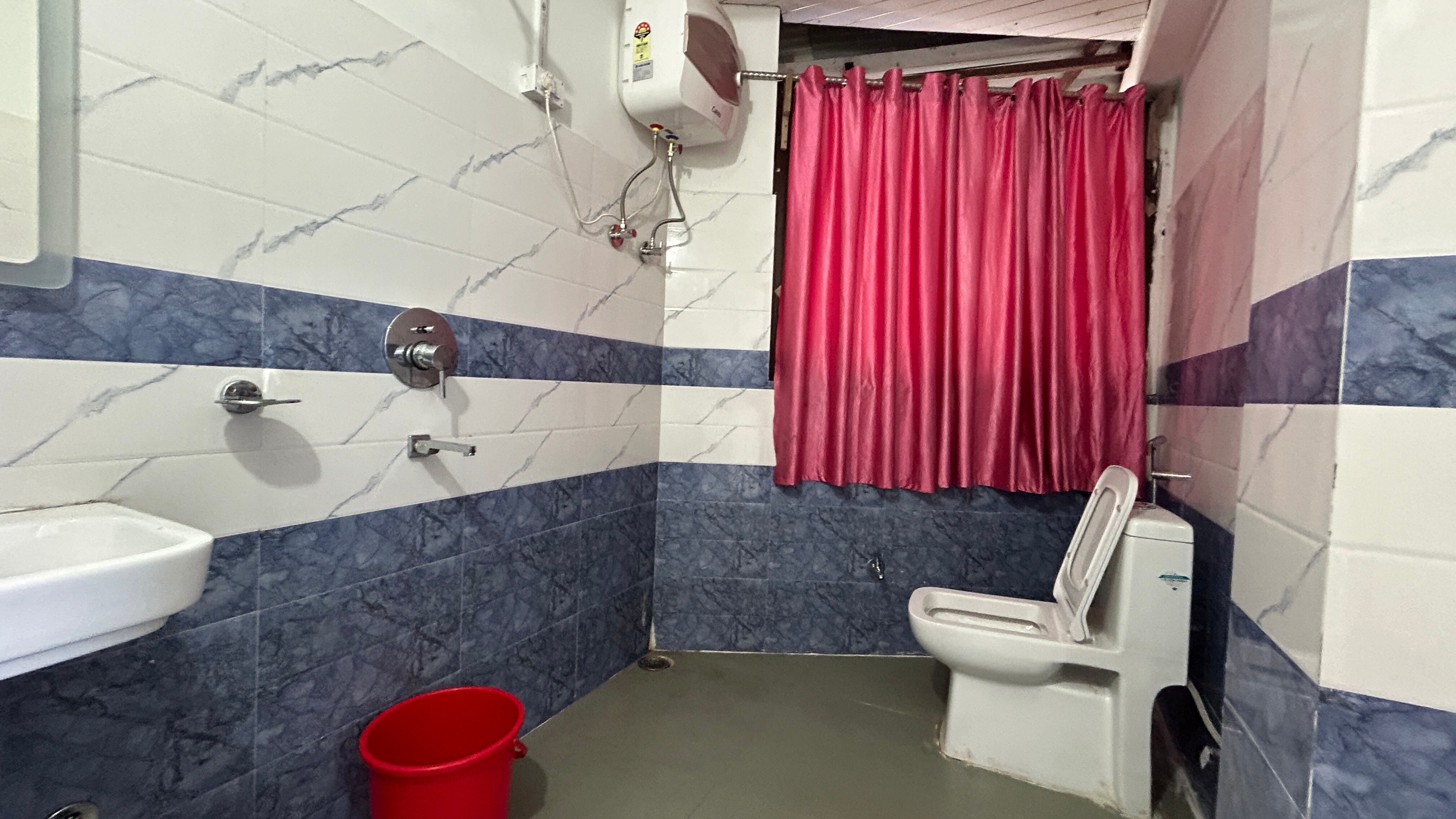 Kanchenjunga Mirror Homestay - Tap to explore photos