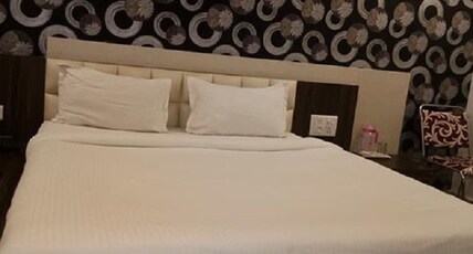 Hotel Green Palm Room Type - Deluxe Room