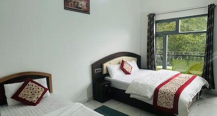 Hotel Friends Room Type - Deluxe Three Person Room with Balcony