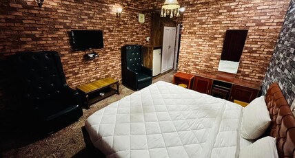 Hotel International Room Type - Double Bedroom- Free WIFI