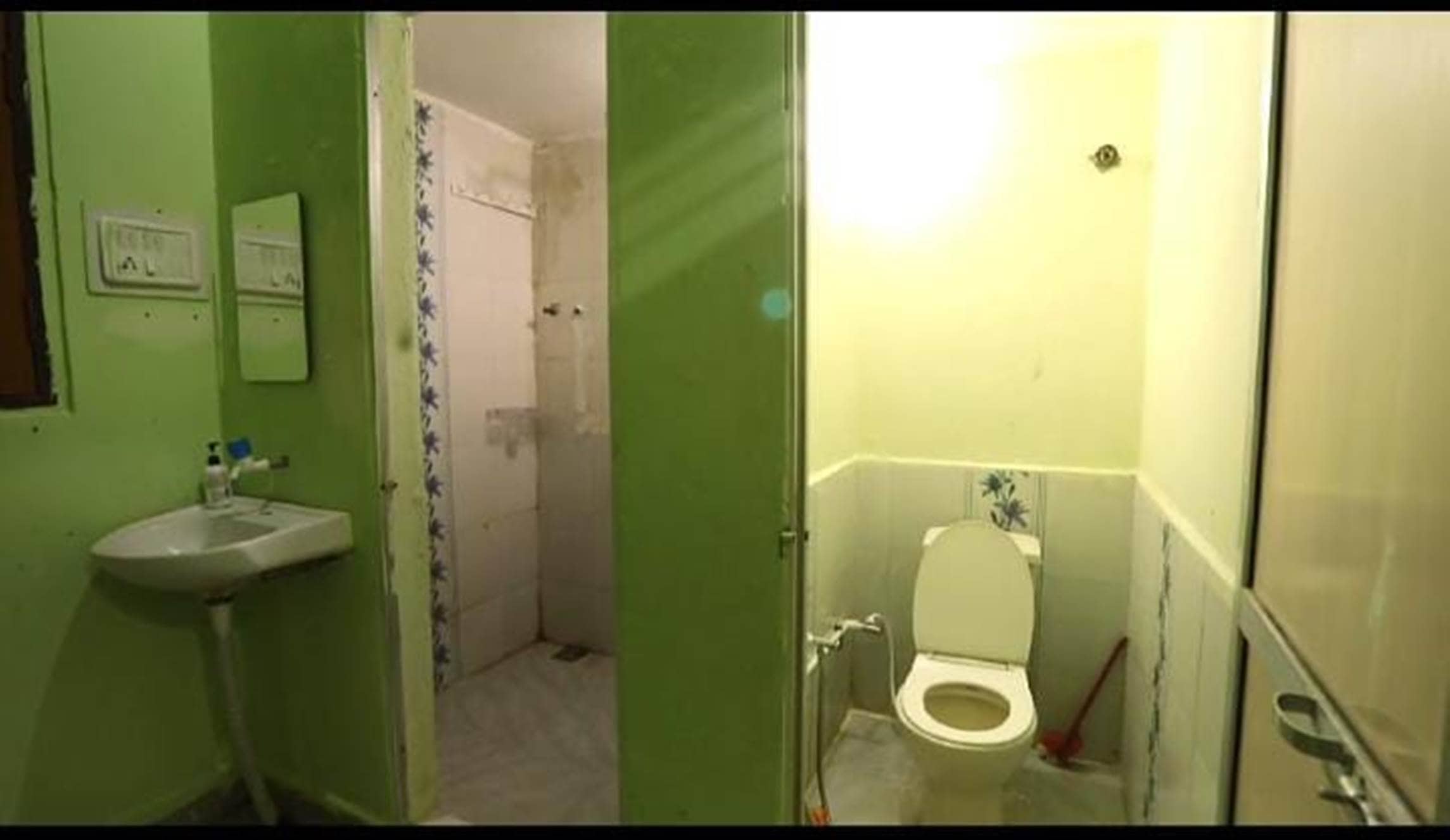 Shree Vinayak Guest house - Tap to explore photos