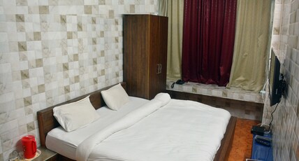 HOTEL NAINA PALACE Room Type - AC SUPER DELUXE ROOM