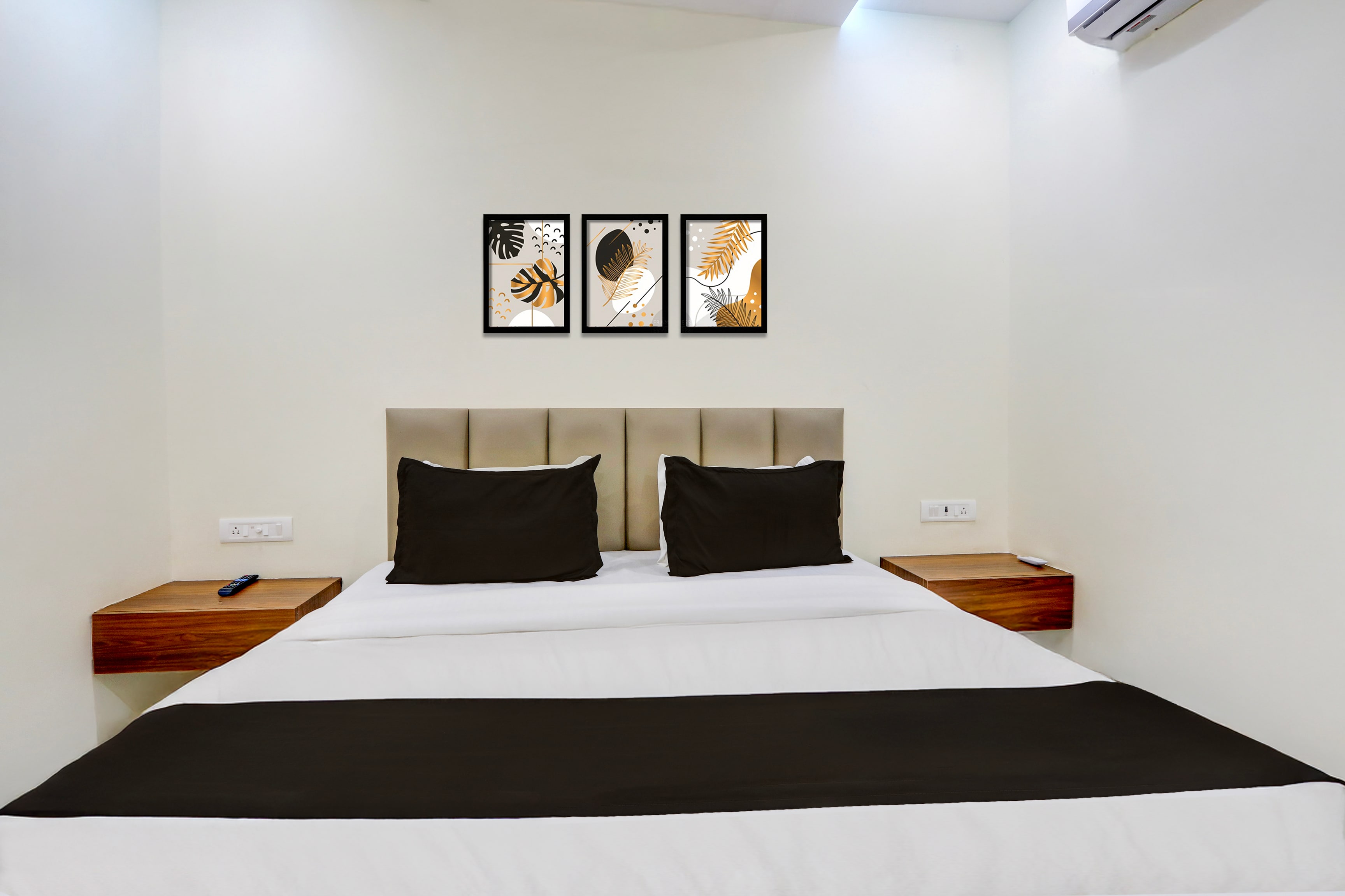 Super HOTEL O NIRVANA Bhilai Nagar Station - Tap to explore photos