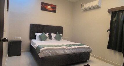Sri Mayukha inn Room Type - Bedroom 8