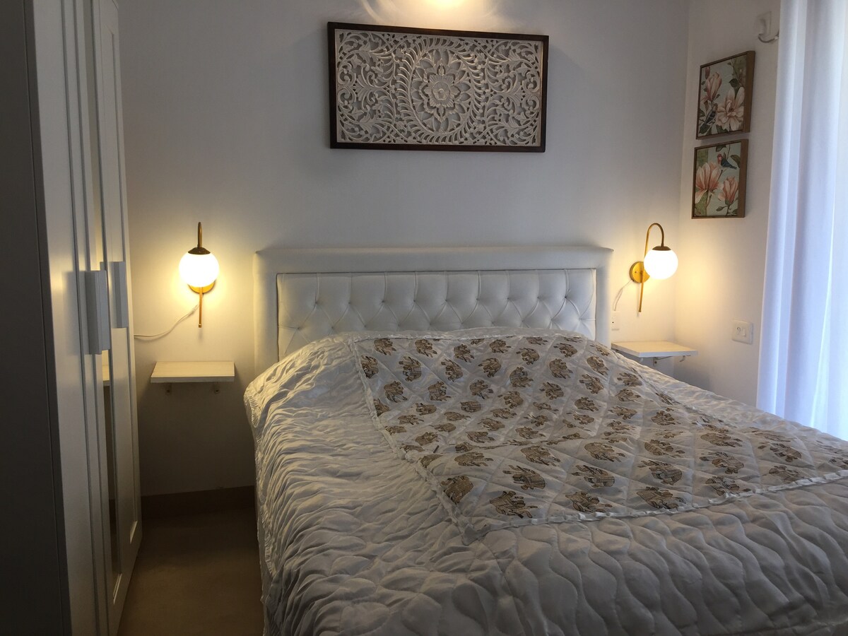 Shalom 2: Luxe1Bhk with Common Pool /5mins drive to Thalassa - Tap to explore photos