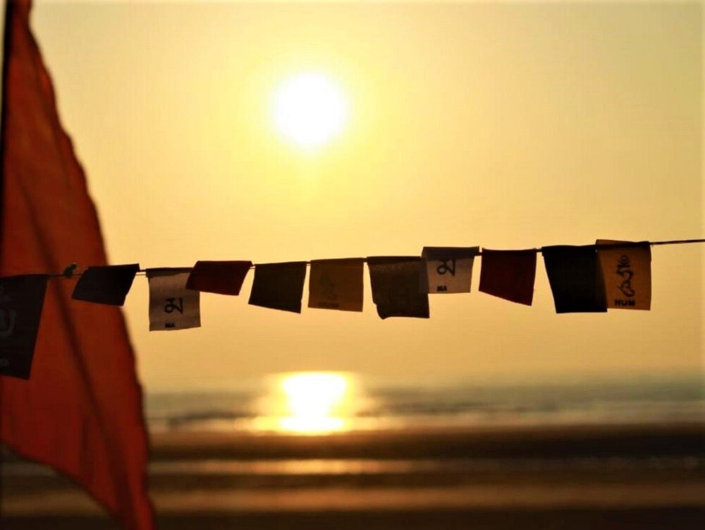 LIVEB4YOUDIE - BEACH CAMPING AT ALIBAUG - Tap to explore photos