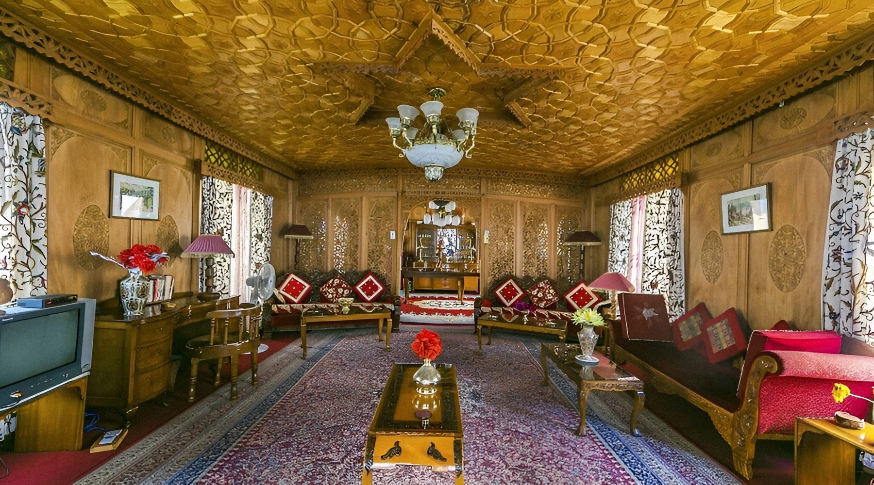 Royal Hareem Group of Houseboats - Tap to explore photos