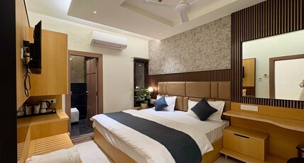 Hotel Somnath Palace Room Type - Deluxe Room 1