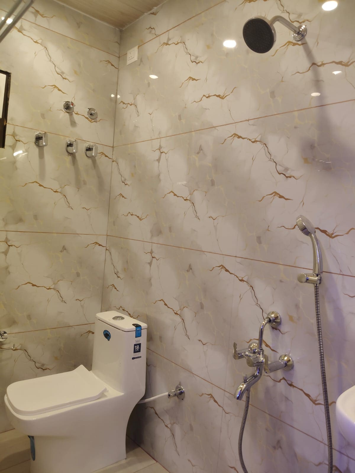 SB Royal Inn - Tap to explore photos