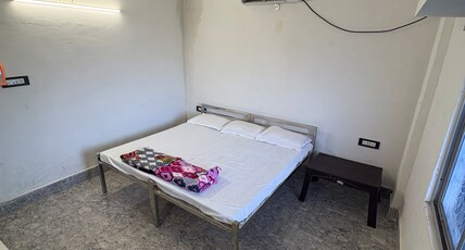 Aradhya Guest House Room Type - 202 Ac room super delux