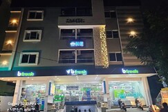 Luxury 2BHK Prime Loc Furnished