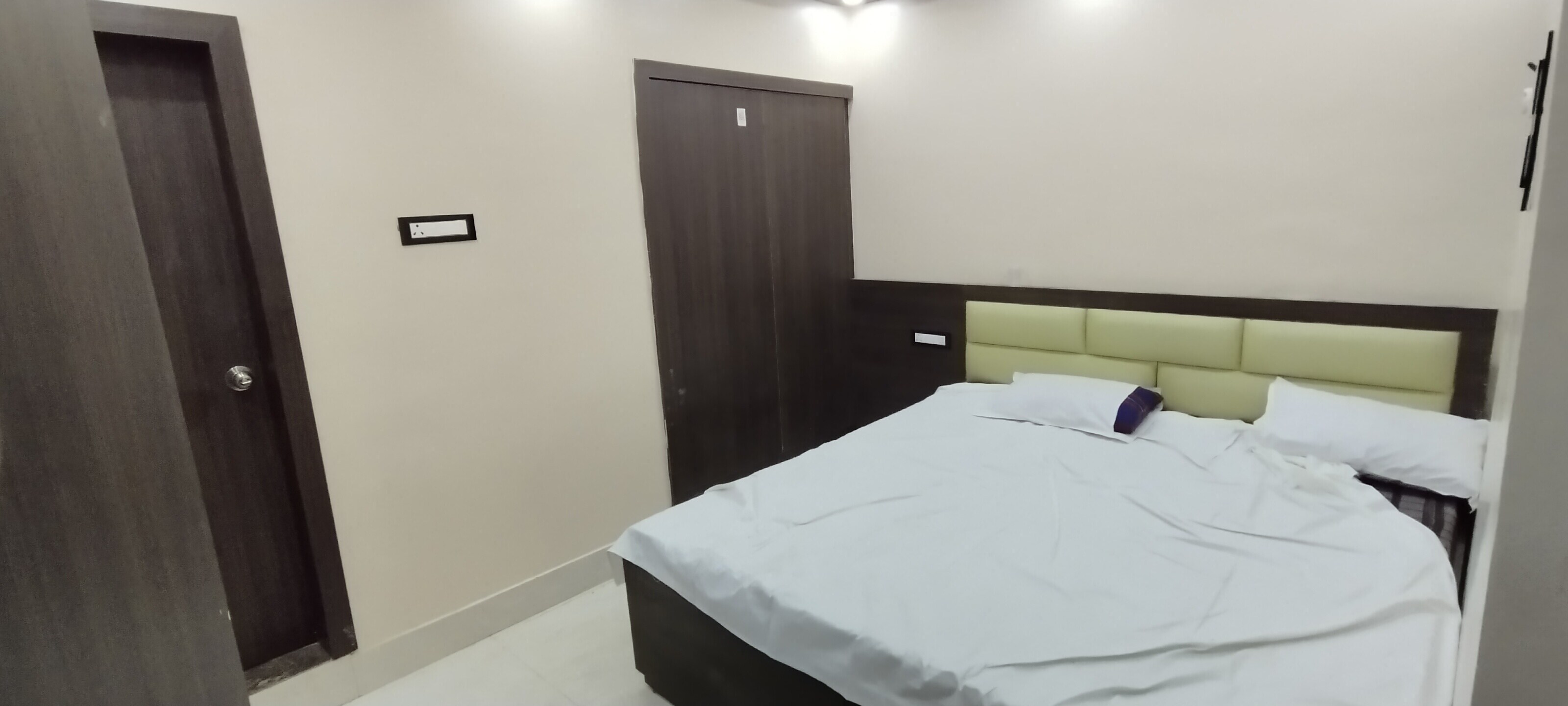 PREM VATIKA INN HOTEL - Tap to explore photos