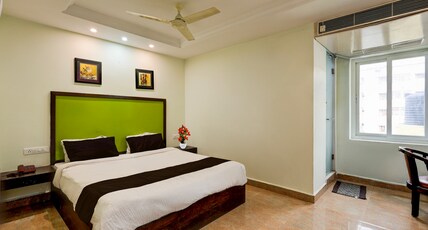 OYO Townhouse Benz Circle MG Road Room Type - Classic