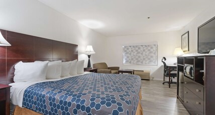Best Western Plus Oakbrook Inn Room Type - 1 King Bed, Non-Smoking, Heaven Bed, Goose Comforter, Feather Pillows, 42 Inch Lcd Hd Tv, Microwave Best Western Plus Oakbrook Inn Room Type - 1 King Bed, Non-Smoking, Heaven Bed, Goose Comforter, Feather Pillows, 42 Inch Lcd Hd Tv, Microwave