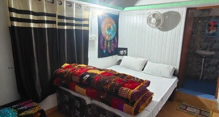 Namastey Nomads Room Type - Queen Bedroom - 2