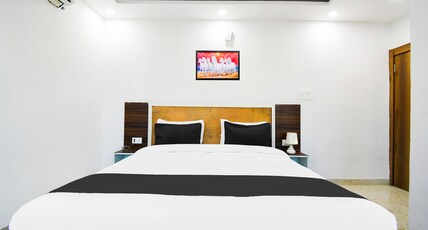 Hotel O Sky Inn Room Type - Classic