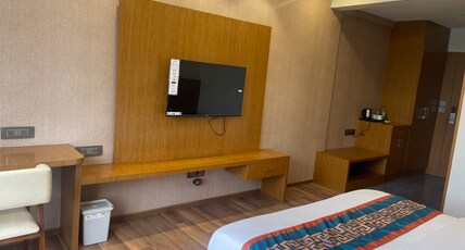 Hotel Aashraya Room Type - super Deluxe room
