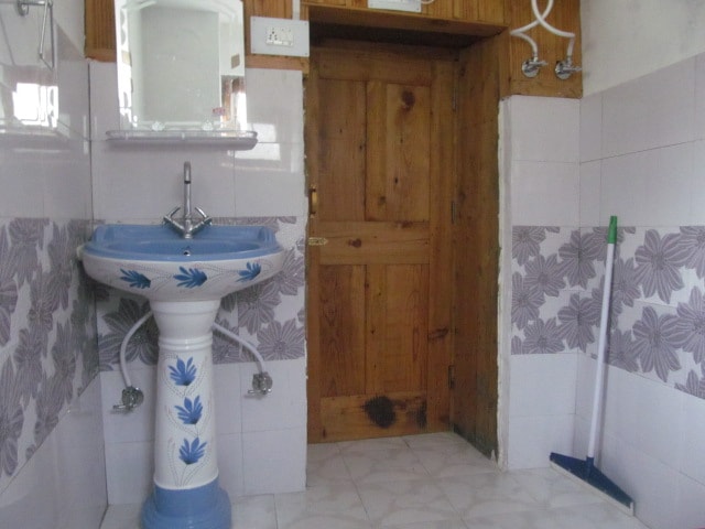 Rock Top Inn | Rooms & Restaurant - Tap to explore photos