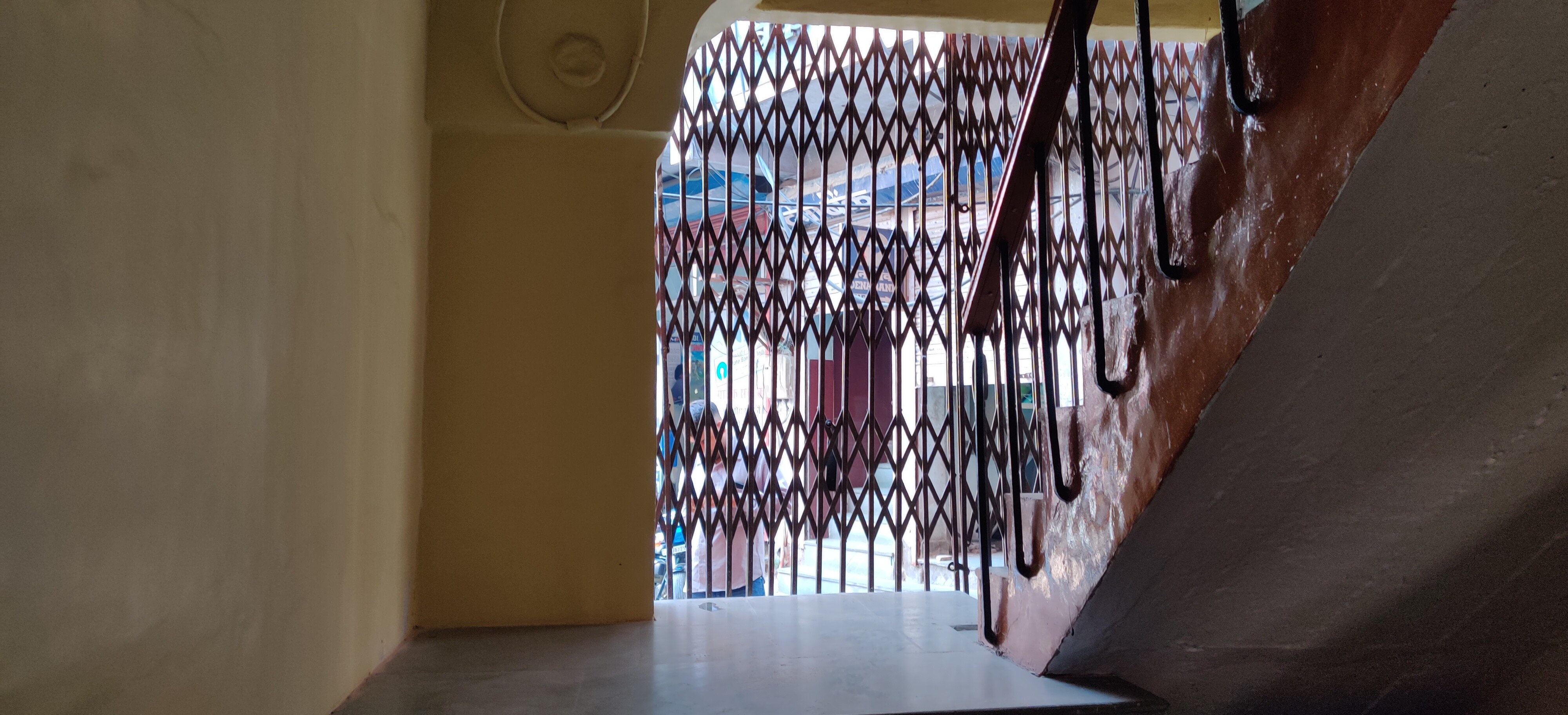 Yash Guest House - Tap to explore photos