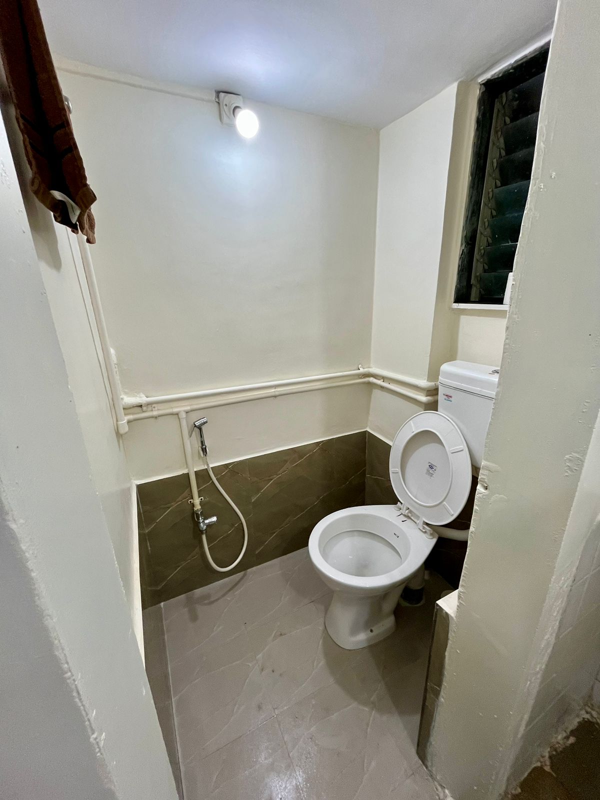 La France Cosy Studio Apartment - Tap to explore photos