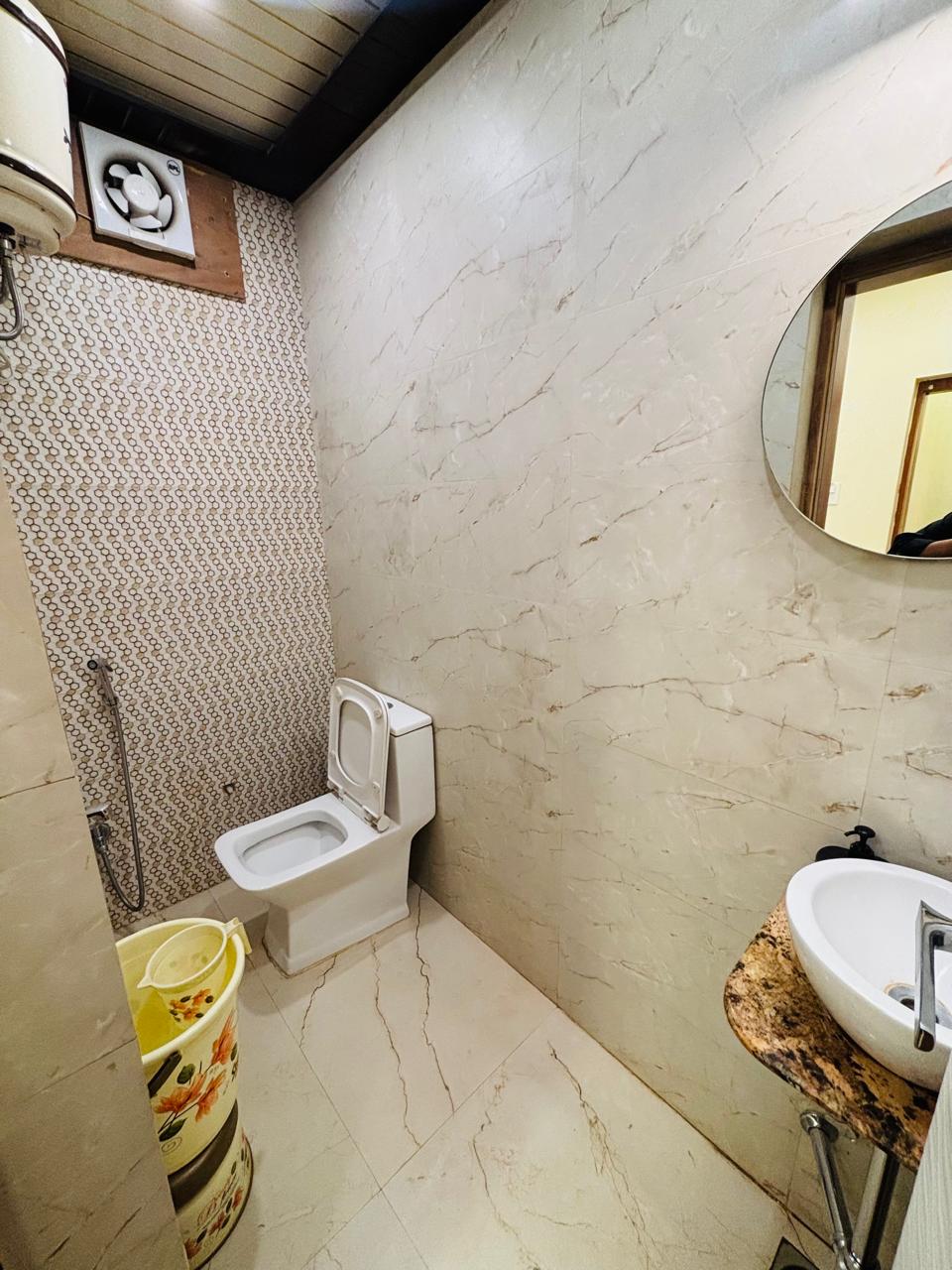 Sri Kedar Khand Paying Guest House - Tap to explore photos
