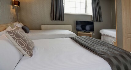 Best Western New Kent Hotel Room Type - 1 Double 2 Single Beds, Non-Smoking, Standard Room Best Western New Kent Hotel Room Type - 1 Double 2 Single Beds, Non-Smoking, Standard Room