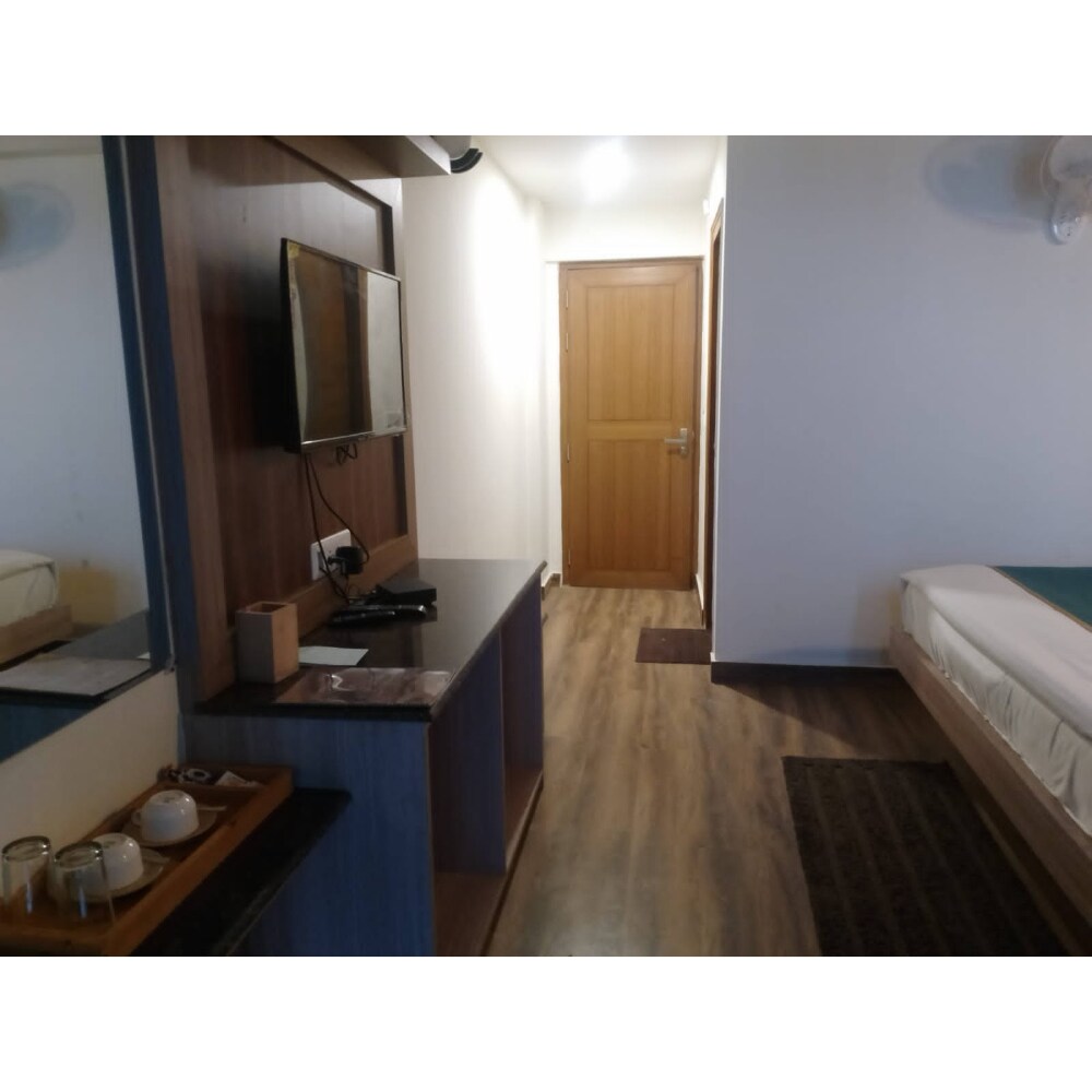 Chail Junction - Tap to explore photos