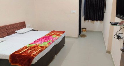 HOTEL AMAR YATRI NIWAS Room Type - AC SUPER DELUXE