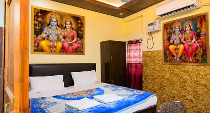 Anjaneya Dham Homestay In Front Of Hanuman Garhi Room Type - Deluxe Double Room