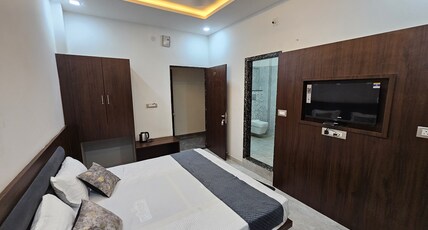 Hotel Simony Palace Room Type - Deluxe Room