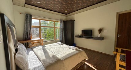 Arctic Villa Room Type - Himalayan Red Fox
