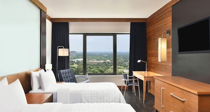 Le Meridien Delhi Room Type - Guest room, 2 Twin, High floor Le Meridien Delhi Room Type - Guest room, 2 Twin, High floor