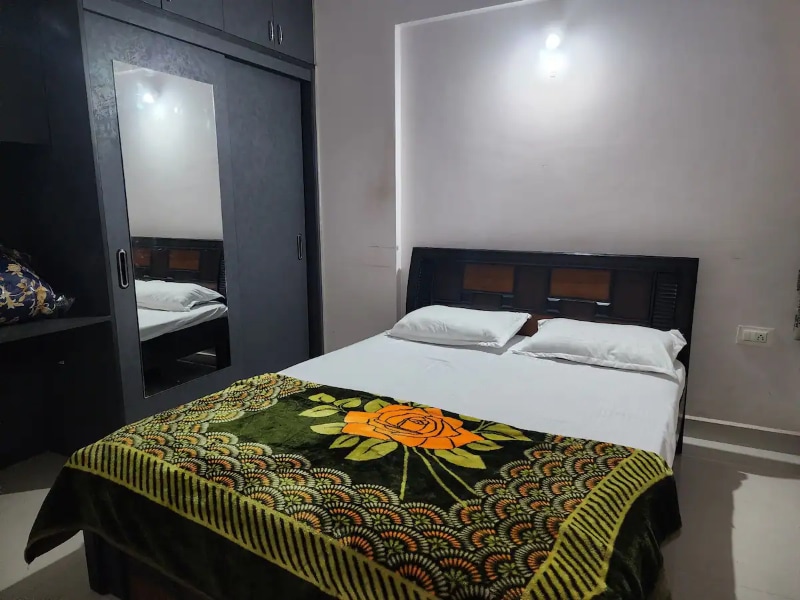 Alpha Emerald - Tap to explore photos