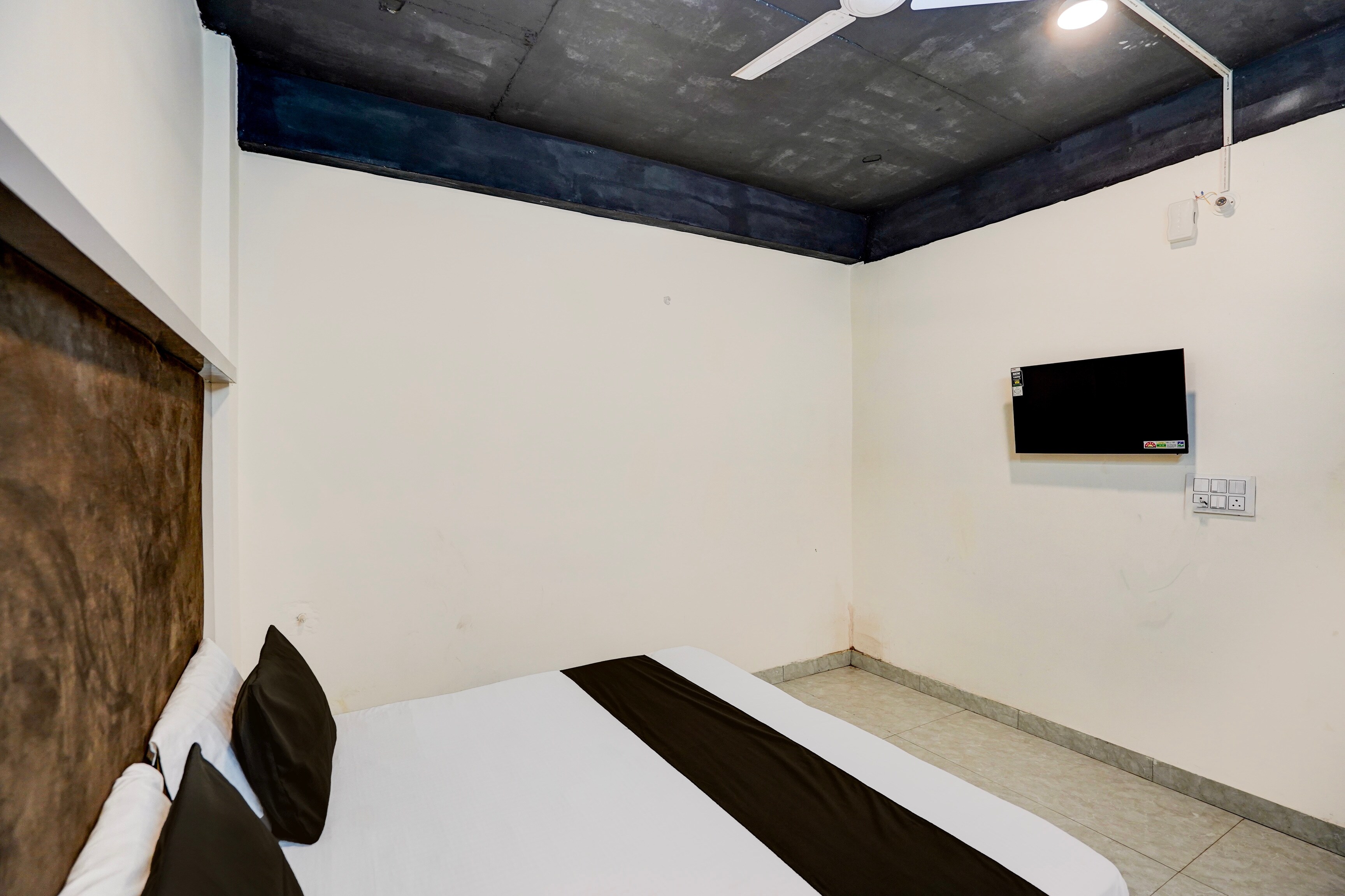 Hotel O Dev Inn - Tap to explore photos