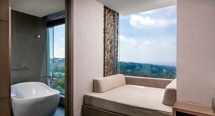InterContinental BANDUNG DAGO PAKAR Room Type - 1 King Premium High Floor Golf View InterContinental BANDUNG DAGO PAKAR Room Type - 1 King Premium High Floor Golf View