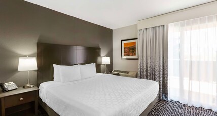 Best Western Plus Sun Canyon Room Type - 1 King Bed, Non-Smoking, Mountain View, Balcony, Pillow Top Mattress, Microwave And Refrigerator, Fu Best Western Plus Sun Canyon Room Type - 1 King Bed, Non-Smoking, Mountain View, Balcony, Pillow Top Mattress, Microwave And Refrigerator, Fu